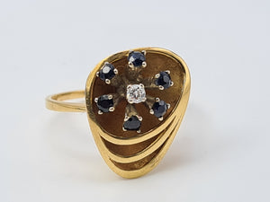 4512: Vintage: (1972) 18ct Gold Modernist Blue Sapphires Diamonds Ring-