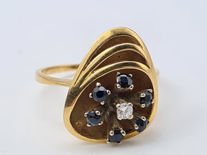 4512: Vintage: (1972) 18ct Gold Modernist Blue Sapphires Diamonds Ring-