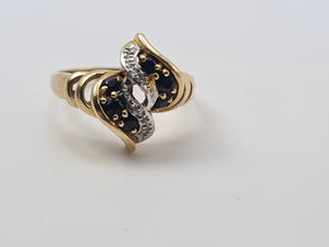 4651: Vintage, Abstract 9ct Gold Blue Sapphires Brilliant Cut Diamonds Ring- striking design