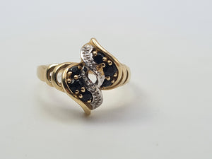 4651: Vintage, Abstract 9ct Gold Blue Sapphires Brilliant Cut Diamonds Ring- striking design