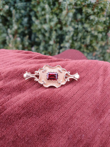 Vintage/Antique 9ct Gold Emerald Cut Garnet Pin Brooch- Old and beautiful