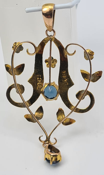 4823: Colgante de solapa de zafiros azules sintéticos de oro antiguo y antiguo de 9 quilates, simetría encantadora