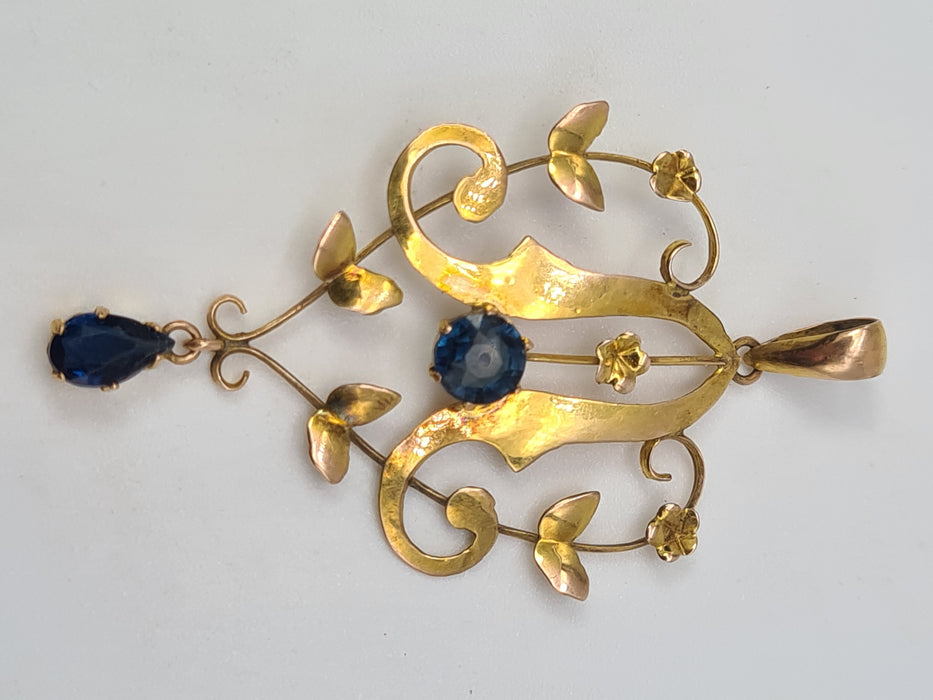 4823: Colgante de solapa de zafiros azules sintéticos de oro antiguo y antiguo de 9 quilates, simetría encantadora
