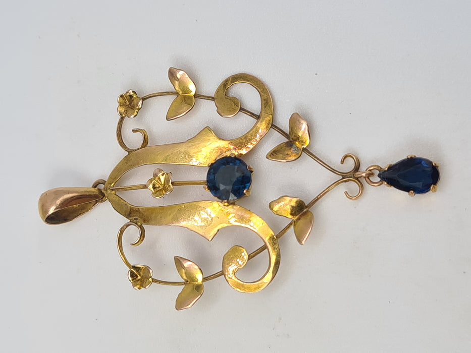 4823: Colgante de solapa de zafiros azules sintéticos de oro antiguo y antiguo de 9 quilates, simetría encantadora