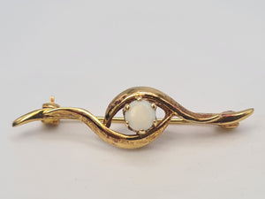 4879: Vintage: Neat & Petite cabochon White Opal Pin Brooch- excellent