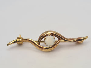 4879: Vintage: Neat & Petite cabochon White Opal Pin Brooch- excellent