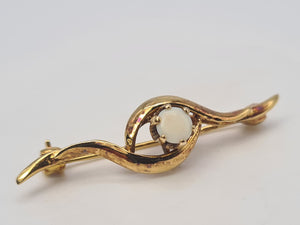 4879: Vintage: Neat & Petite cabochon White Opal Pin Brooch- excellent