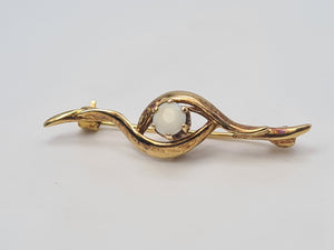 4879: Vintage: Neat & Petite cabochon White Opal Pin Brooch- excellent