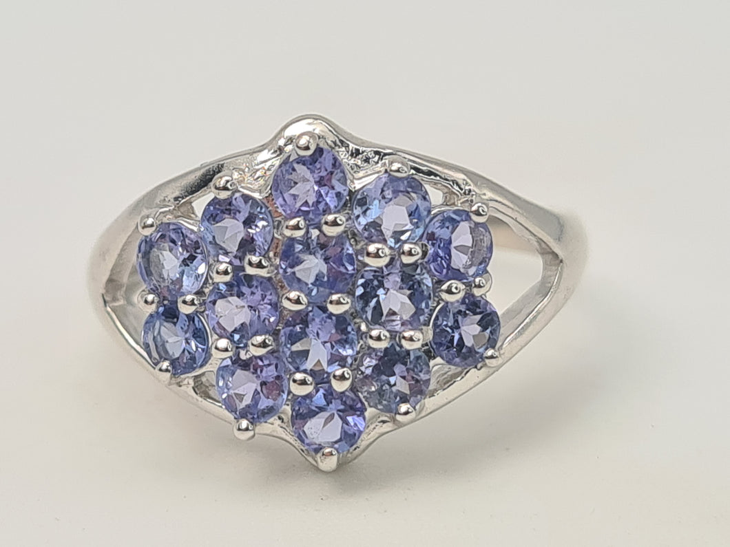 6011:  Vintage & Large:9ct White Gold 14 Round cut Tanzanites Dress Ring- crisp eye candy