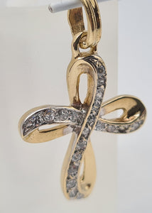 4955: Vintage: 9ct Gold Simulated Diamonds Cross Pendant- lovely